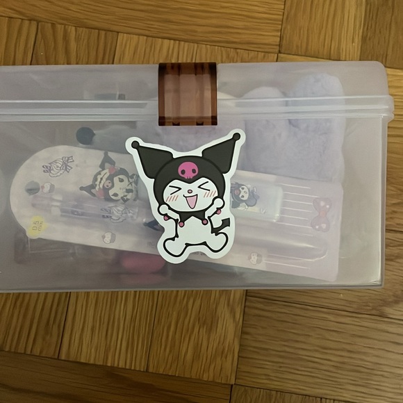 Sanrio Kuromi & Friends Plastic Storage Container & Accessories NEW - Picture 3 of 3